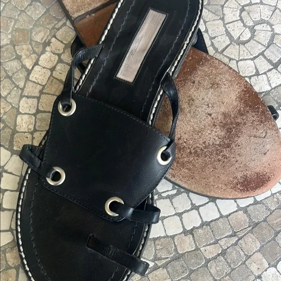 Michael Kors Black leather  Sandals with Sleek Design - Picture 6 of 13